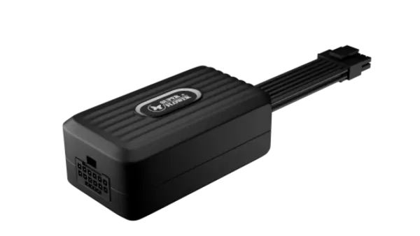 RTX 5090 : Super Flower lance un dongle qui alerte en cas de courant anormal