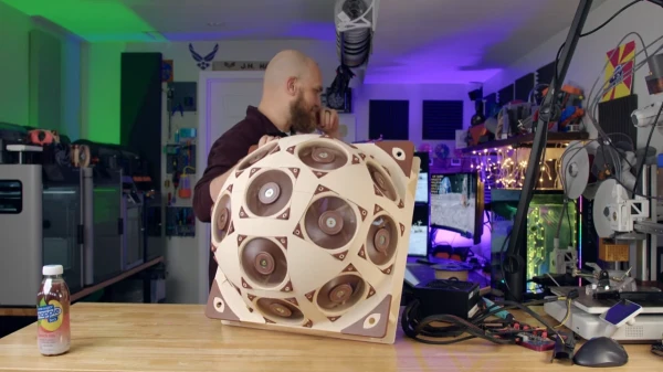 Un YouTuber crée un panneau PC avec 15 ventilateurs Noctua, le Superdome, et réduit la température de 20 °C