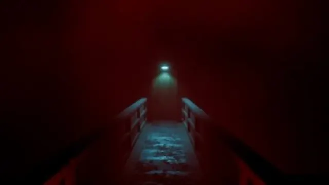 Silent Hill Townfall : passage baigné de lumière rouge