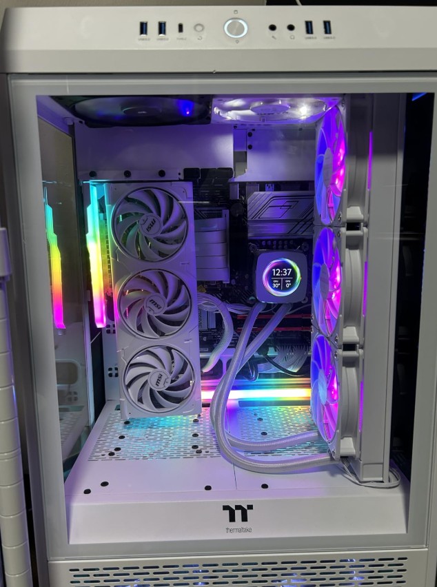 Config PC 2500 € boitier blanc